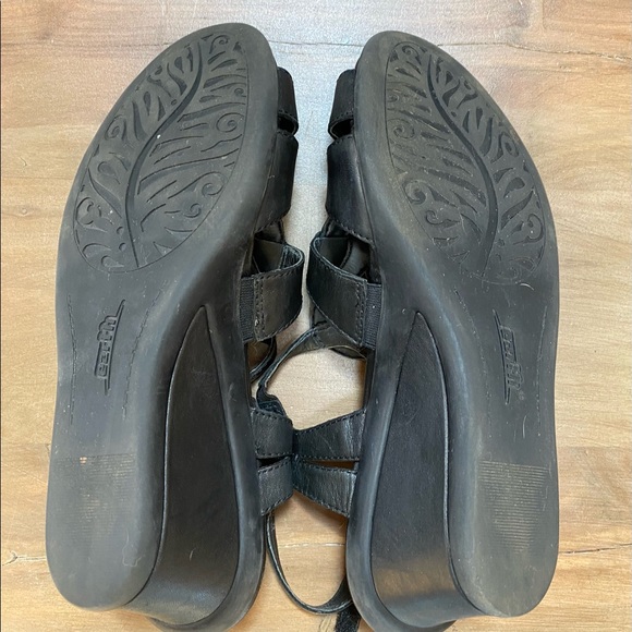 Earth Black wedge leather sandals size 9 - Picture 3 of 10